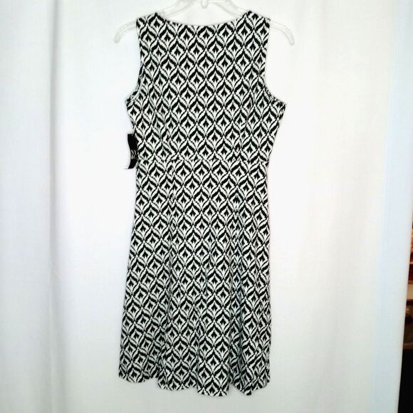 New York & Company Faux Wrap Dress NY & Co Flowy Midi A-Line V-Neck NWT Small - Picture 2 of 4
